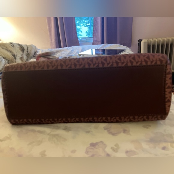 NWT Michael Kors LG Chain Shoulder Tote - Picture 9 of 10